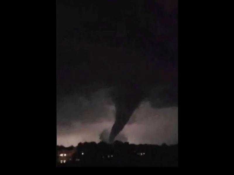 Tornado Touches Down Near Florence Kentucky in Dramatic Nighttime ...