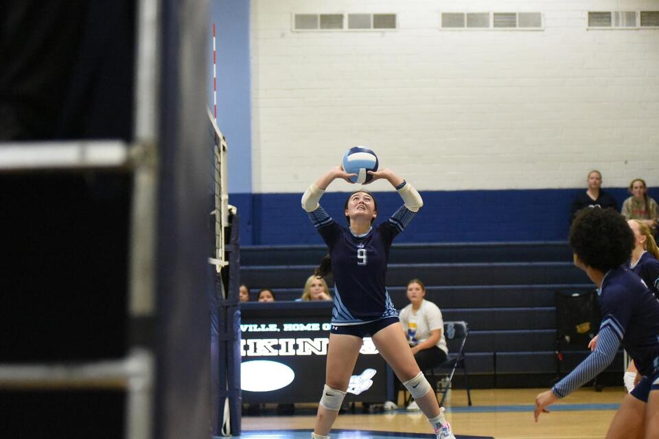 Vikings hold volleyball scrimmage