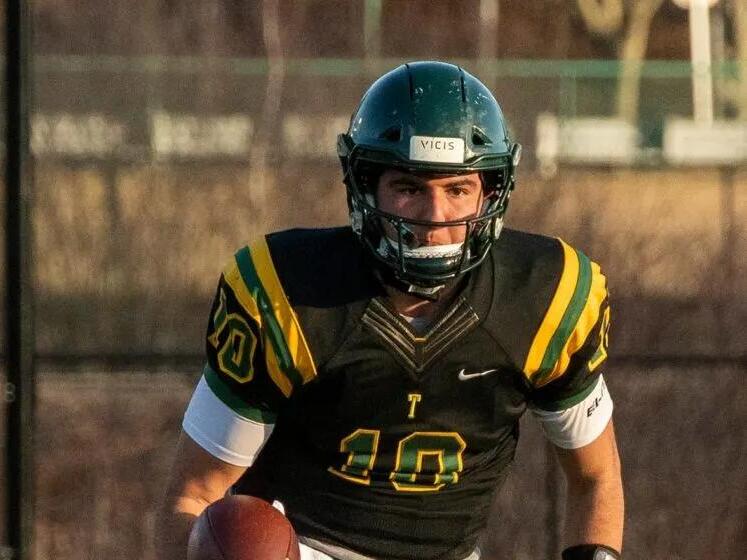 South Carolina Football Gamecock quarterback commitment hints at