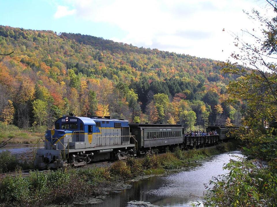 One of Upstate NY’s favorite fall train rides is back after a 7-year ...