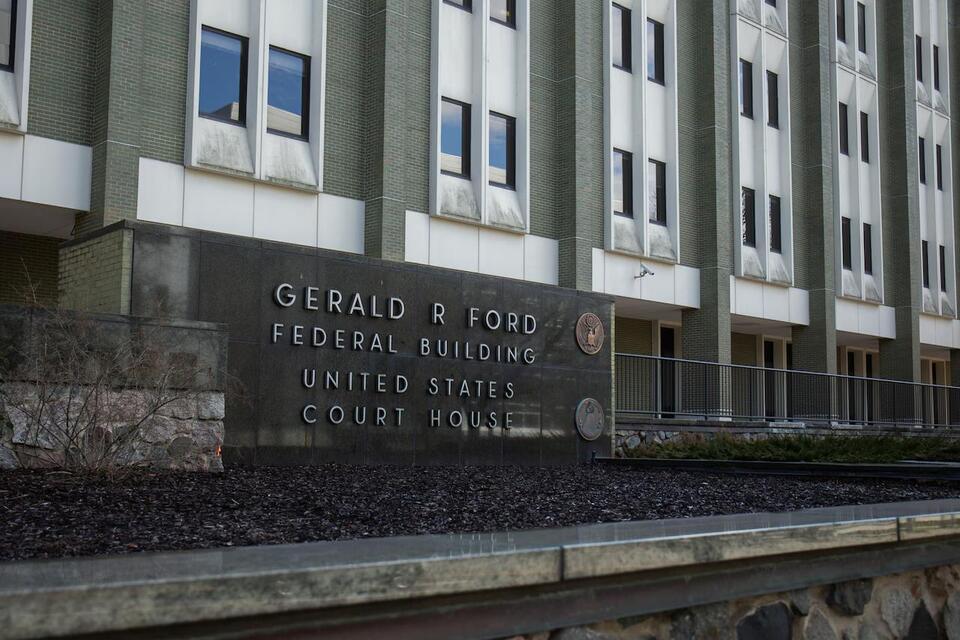 Kentucky man who traveled to meet Michigan teen gets long prison term