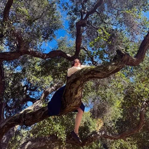 Maddie Regent recalls childhood memories with new single “Schoolbags”