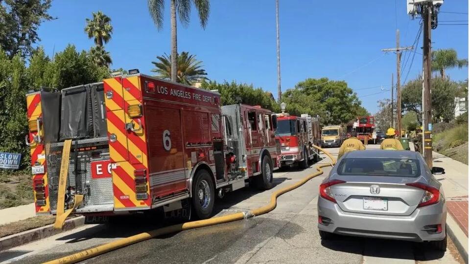 Refrigerant leak, flash fire injures 4 LAFD firefighters - NewsBreak