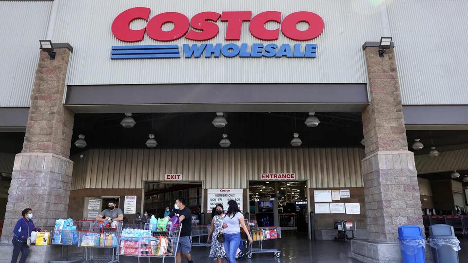 Scan-and-go, extended hours help Costco enhance its store experience ...