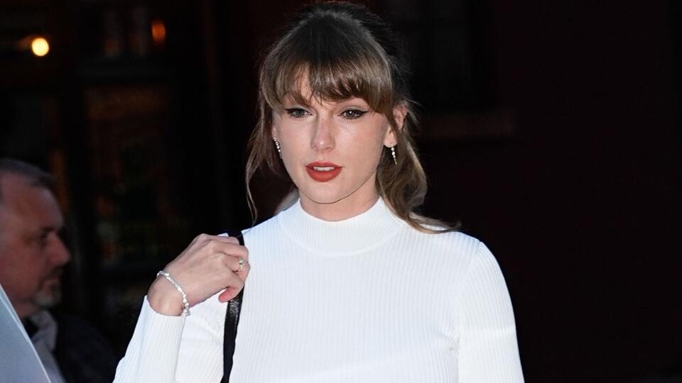 Taylor Swift’s $4K Dior Bag Outshines Her Teeny Tiny Micro Minidress ...