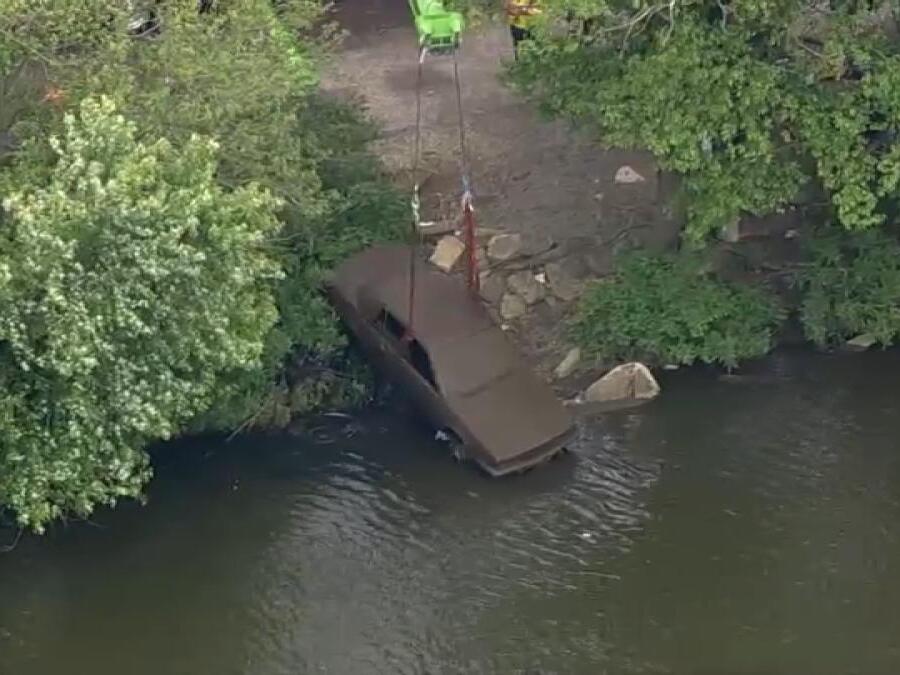 Body found in car pulled out of Cooper River in NJ, source says