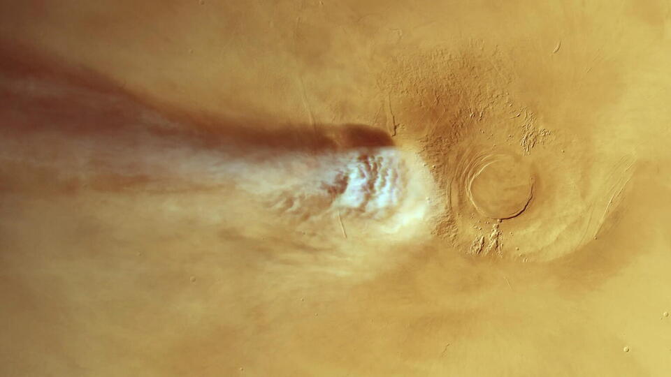 A 1,000-mile cloud on Mars may reveal physics never seen in nature ...