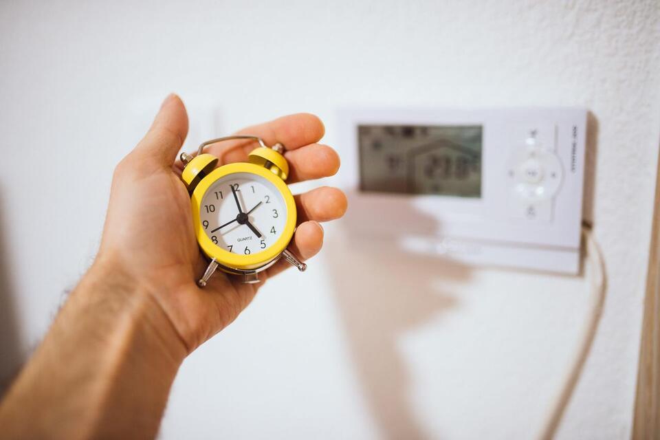 Clocks Fall Back One Hour on Sunday, Nov. 1, as Daylight Saving Time ...