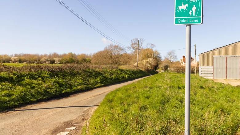 What Does A 'Quiet Lane' Road Sign In The UK Mean? - NewsBreak