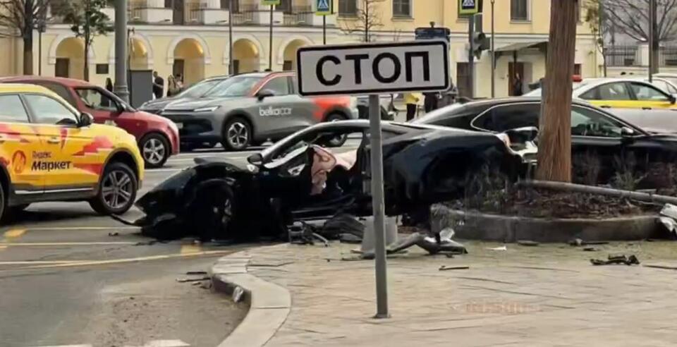 Russian Rapper Navai Crashes His New Ferrari in the Middle of Moscow ...