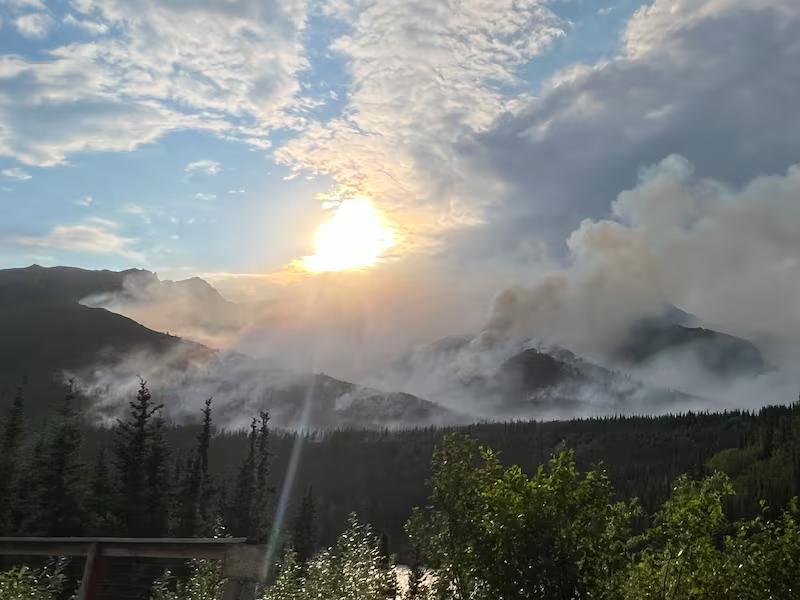 Glitter Gulch businesses reopen as Riley Fire keeps Denali National