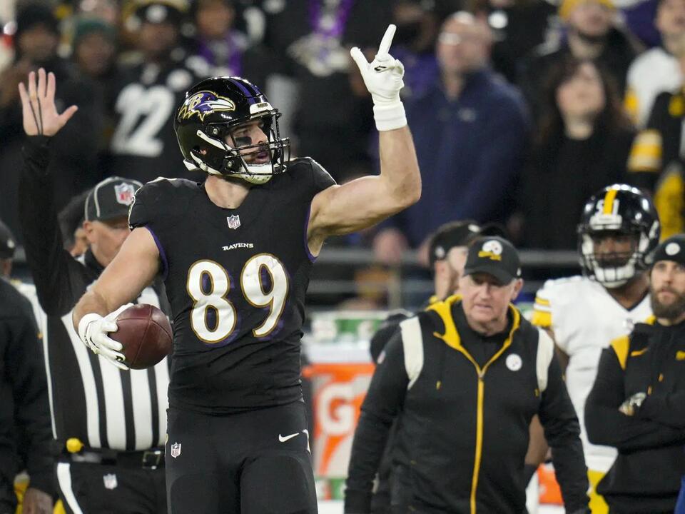 REPORT: Baltimore Ravens TE Mark Andrews Proclaimed Hero on Plane