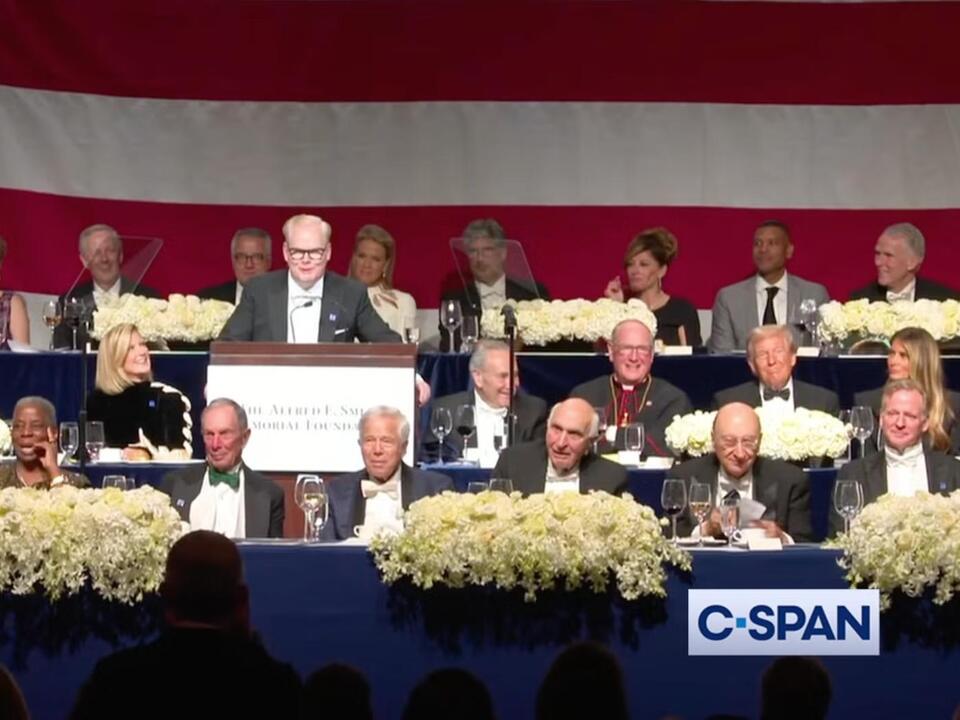 Jim Gaffigan takes break from playing SNL’s Walz to roast Al Smith