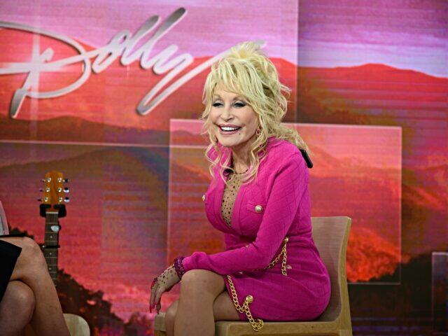 Mississippi Mayor Believes Lowering U.S. Flag for Dolly Parton Could ‘Lessen the Meaning of the Gesture’