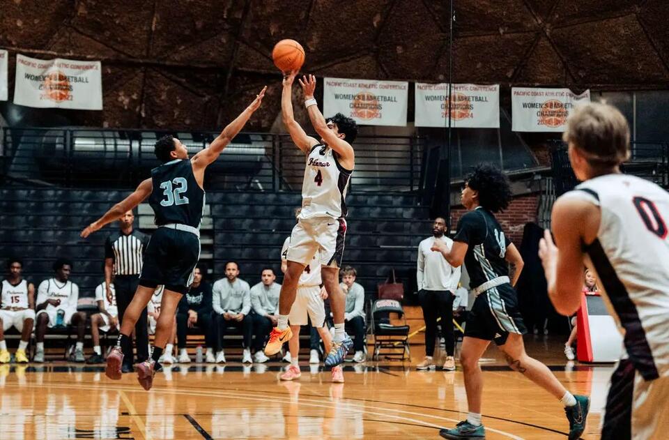 From Tijuana to Palomar: Ochoa crosses border to chase basketball dream ...
