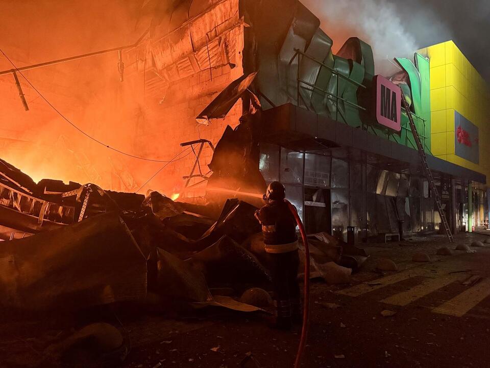 Russia fires 3 waves of ballistic missiles at Kyiv after peace talks, Zelenskyy says