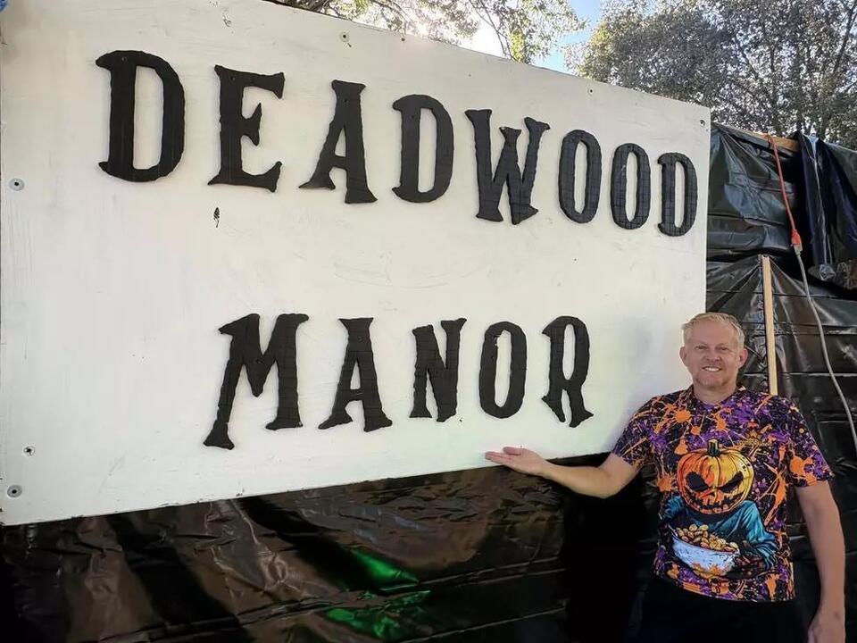 Owensboro Man Builds Haunted House Bigger Than His Actual House, and It ...