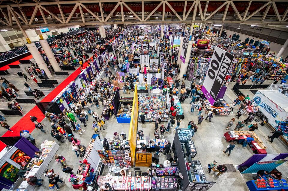 Fantasy stars, costumed fans and icons of sci-fi meet and mingle at New ...