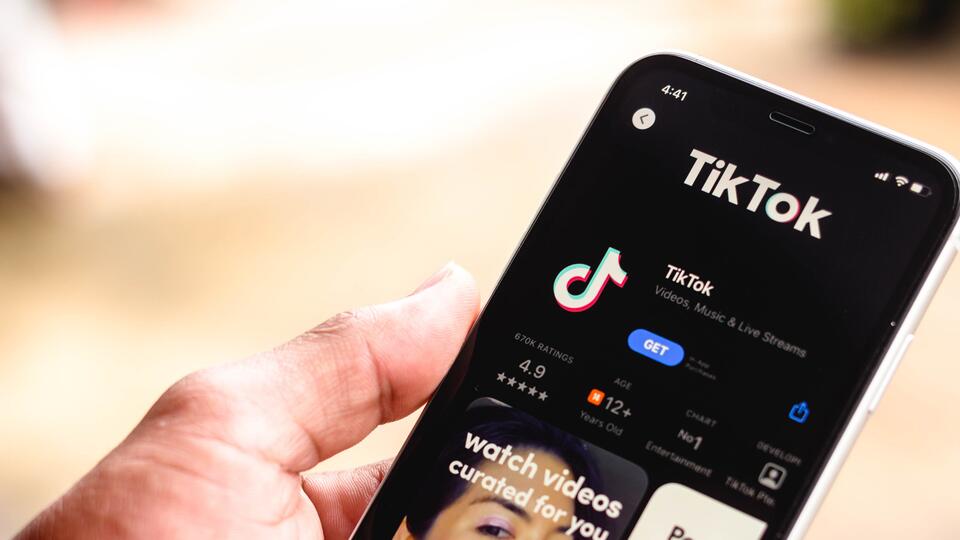 Girl Made Tiktok Of Neighbor Allegedly Trying To Force His Way Into Her Home Moments Before She Was Killed News Break