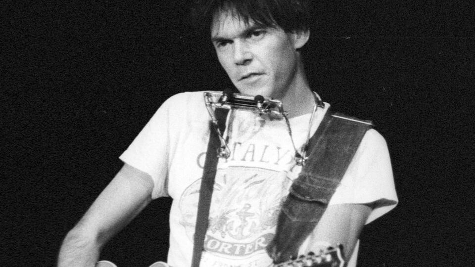 The Passing Comment That Inspired This Iconic Neil Young Album (And ...