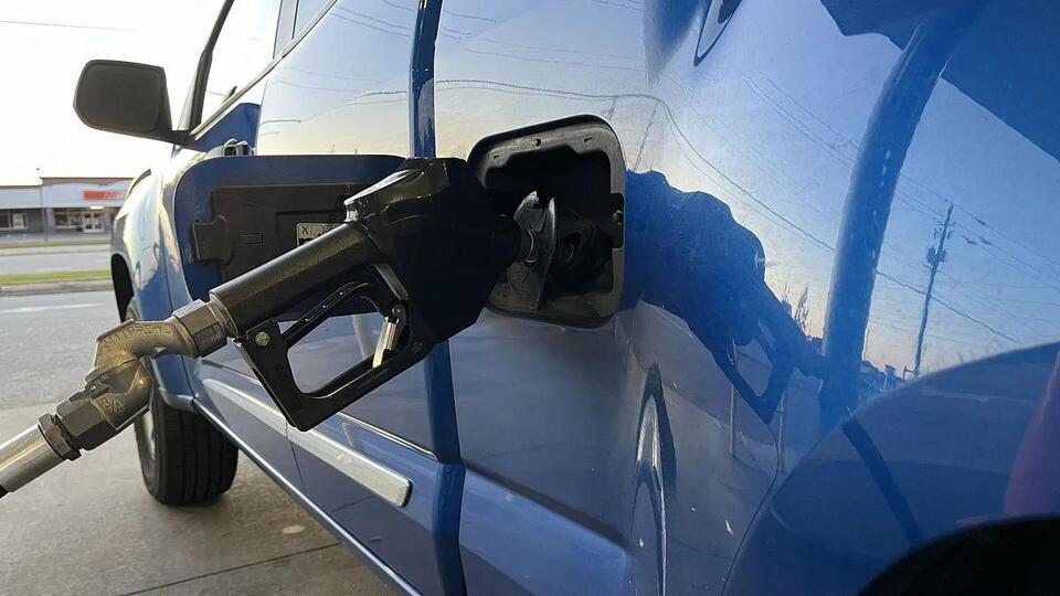 Refinery issues, global conflict driving up Midwest fuel prices before ...