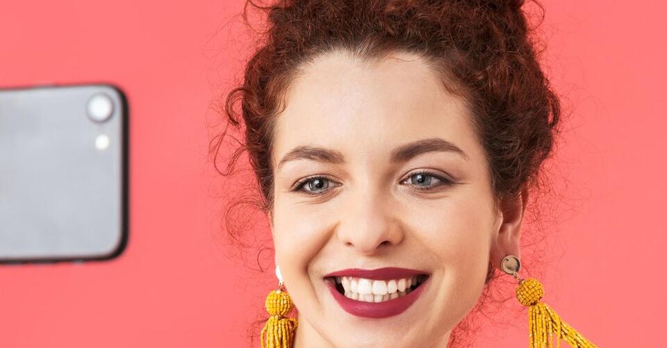 Why ‘dopamine dressing’ is the fashion fix we could all do with this January – NewsBreak