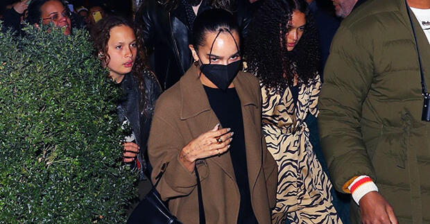 Jason Momoa Reunites With Zoe Kravitz For Dinner With His & Lisa Bonet’s 2 Kids – Photos – NewsBreak
