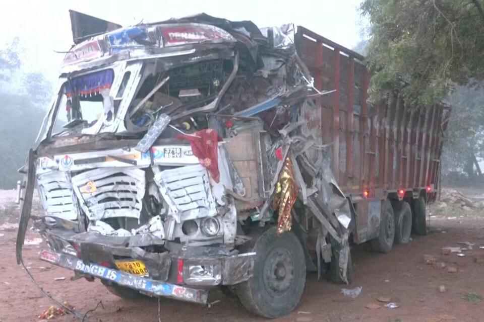 Speeding truck kills 15 devotees at Hindu festival in India