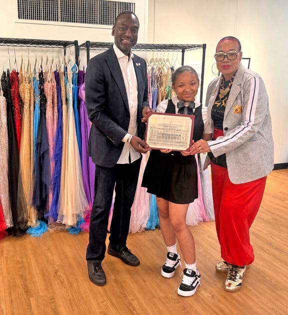 21 prom dresses given away by teen