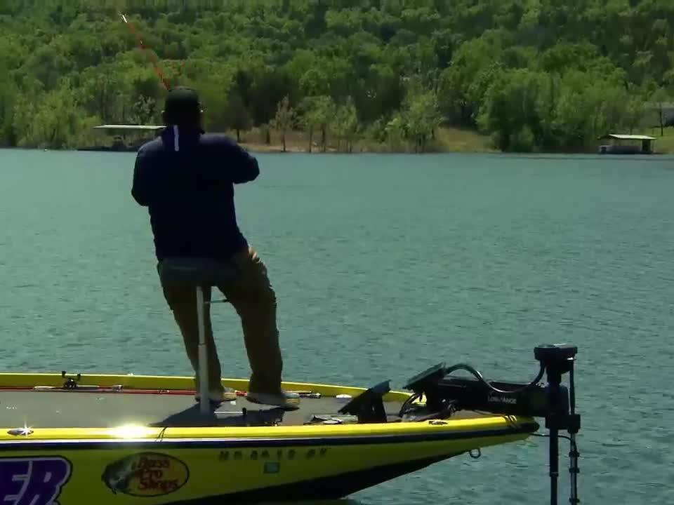 Bass Pro Shops Fishing Tips Rick and Mike work the Ned Rig