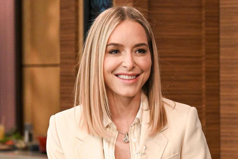 Author Jenny Mollen faces backlash over ‘appalling’ photos with 12-year ...