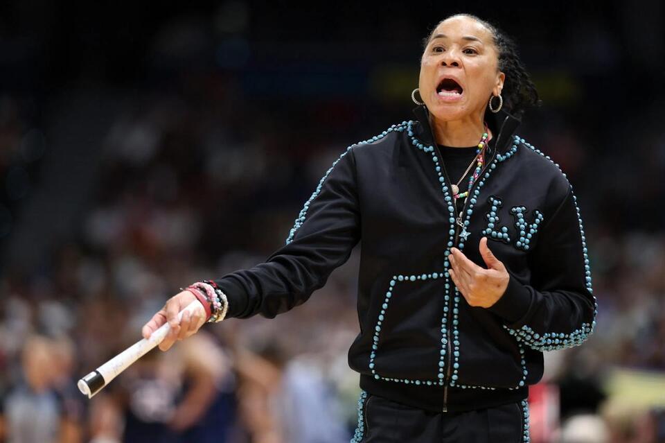 Dawn Staley Blown Away by Rare Recruit Gesture Never Seen Before in Her  25-Year Coaching Career - NewsBreak