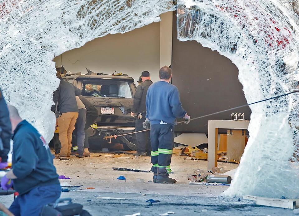 Man to stand trial over Apple store crash that killed Wayne man - NewsBreak