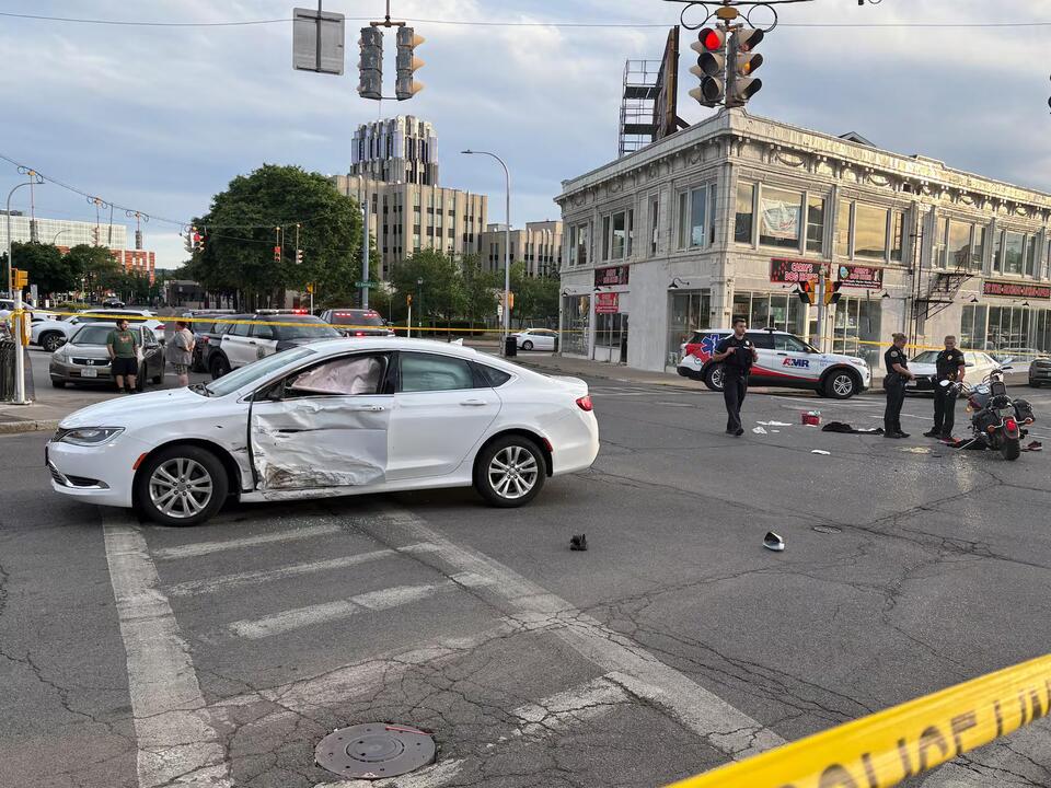 Man critically injured in motorcycle crash in Syracuse