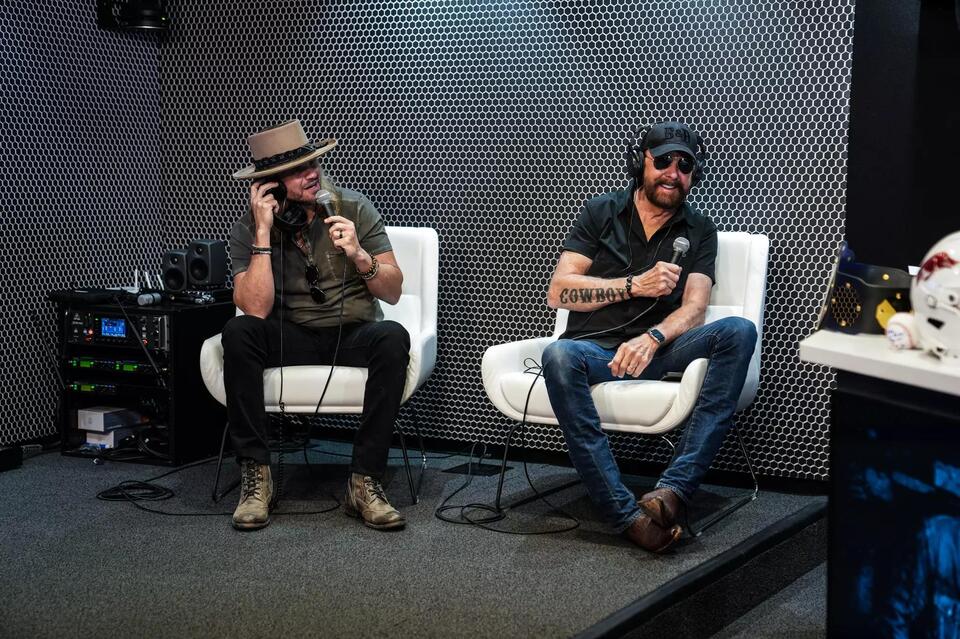 Ronnie Dunn & Ira Dean Recall Memories Living on Johnny Cash’s Property ...