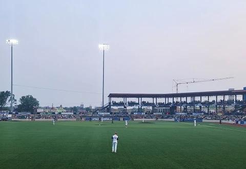 Rockers sink Rafters in season opener