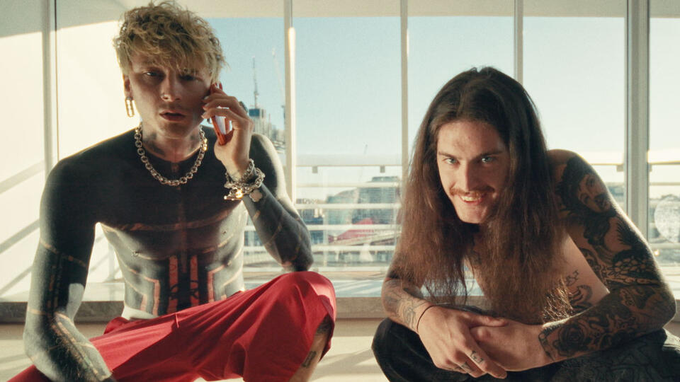 Honestav, Machine Gun Kelly share ‘Crash First’ - NewsBreak