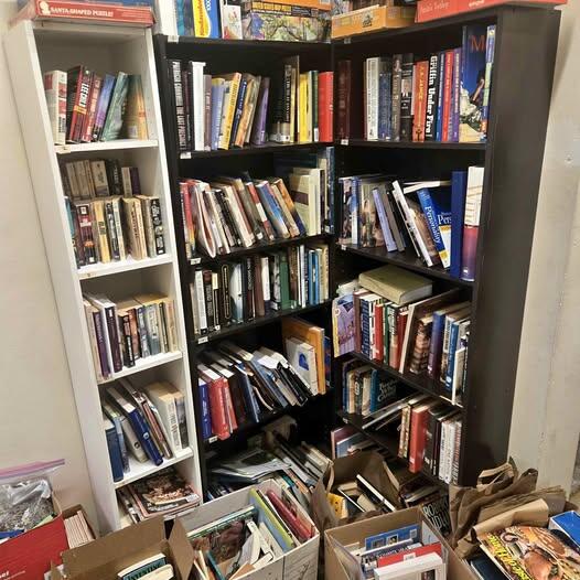 🎁 Freebies Up for Grabs in Missoula — Books, Dressers & More