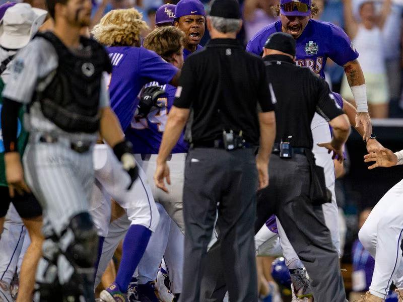 Tommy White Walks Off No 1 Wake Forest Lsu Advances To Cws Final