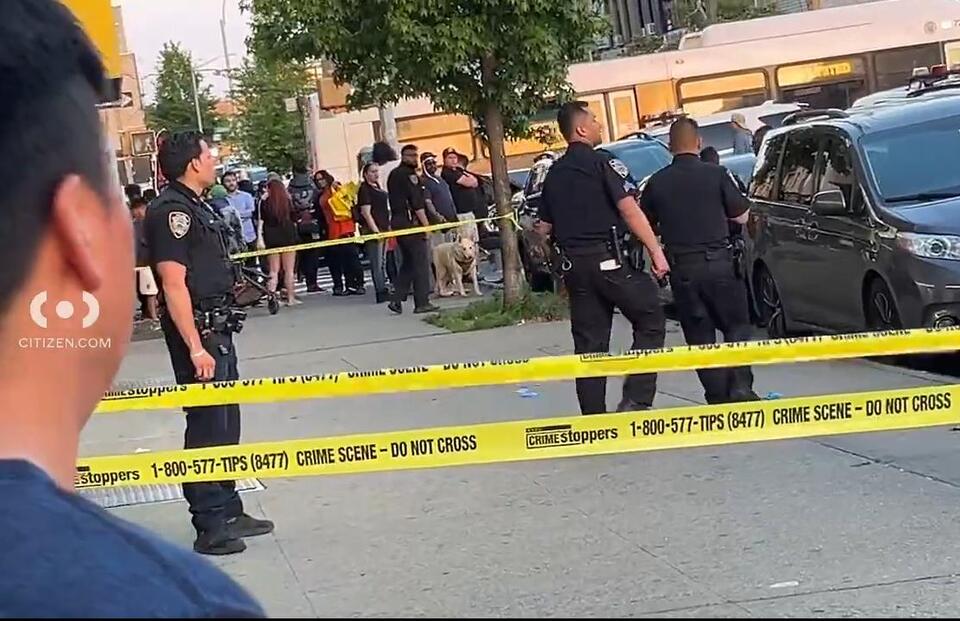 Queens liquor store owner charged with shooting alleged shoplifter ...