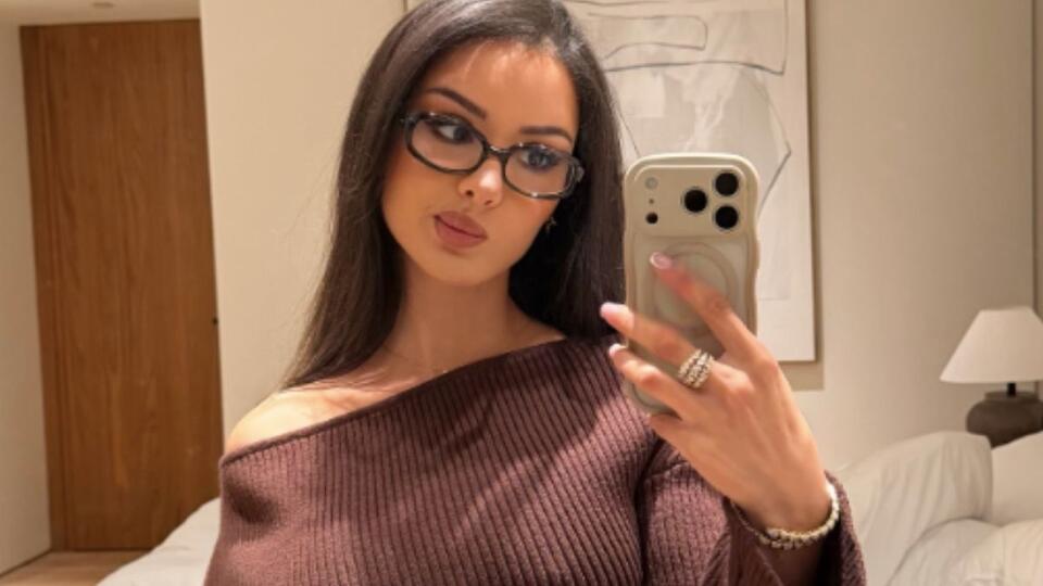 SSSniperWolf Wows Fans in OffShoulder Top NewsBreak(02)