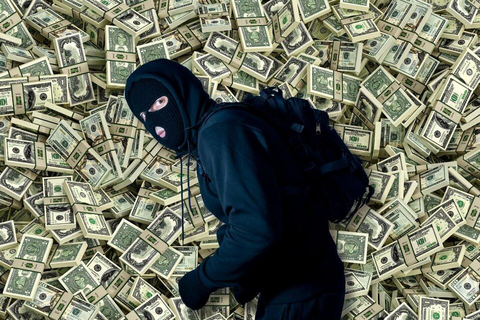 No One Hurt After Bold Morning Bank Robbery in Grand Rapids - NewsBreak