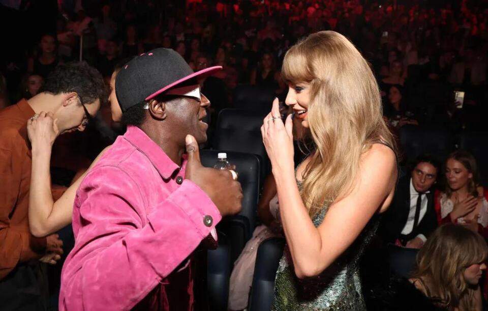 Flavor Flav wants to officiate Taylor Swift and Travis Kelce’s wedding