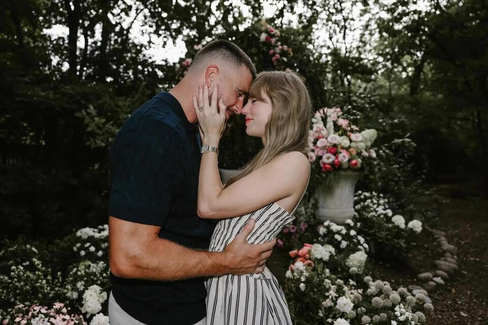 Karlie Kloss Reportedly Invited to Taylor Swift-Travis Kelce Wedding