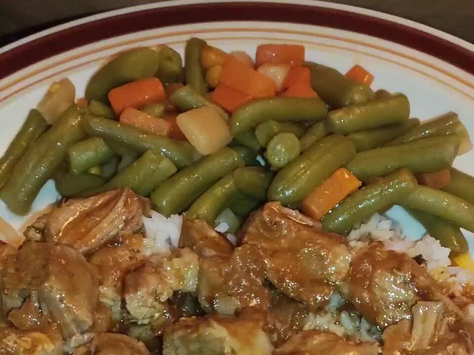 makes the vegetables gravy smothered ribs and rice