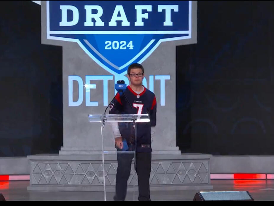 Twitch Streamer Sketch Goes Viral For Electric Draft Pick Announcement