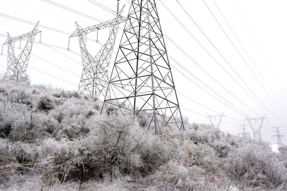 Crews working "around the clock" to restore power after high winds hit ...