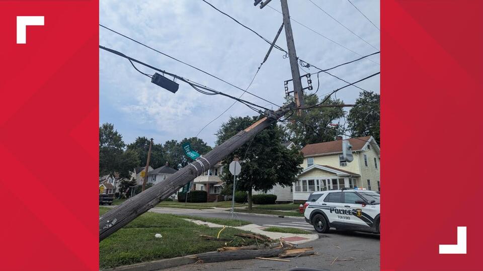 Driver smashes into utility pole in west Toledo neighborhood - NewsBreak