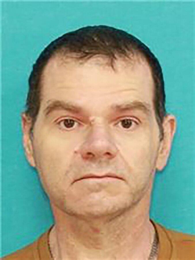 Manhunt launched in Arkansas for 'armed and dangerous' triple homicide ...