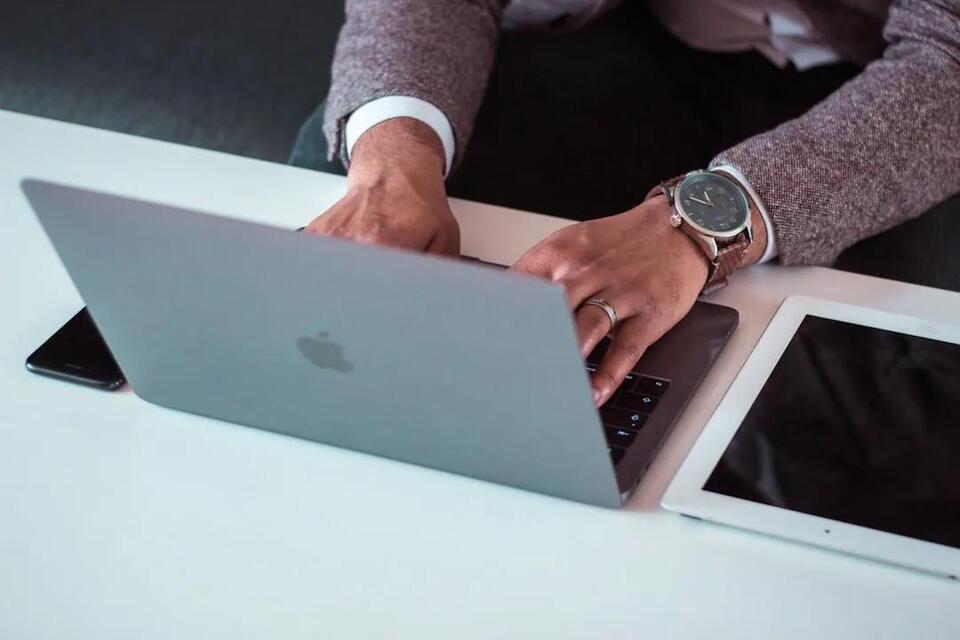 Apple Business Manager hosted business email explained for IT teams ...
